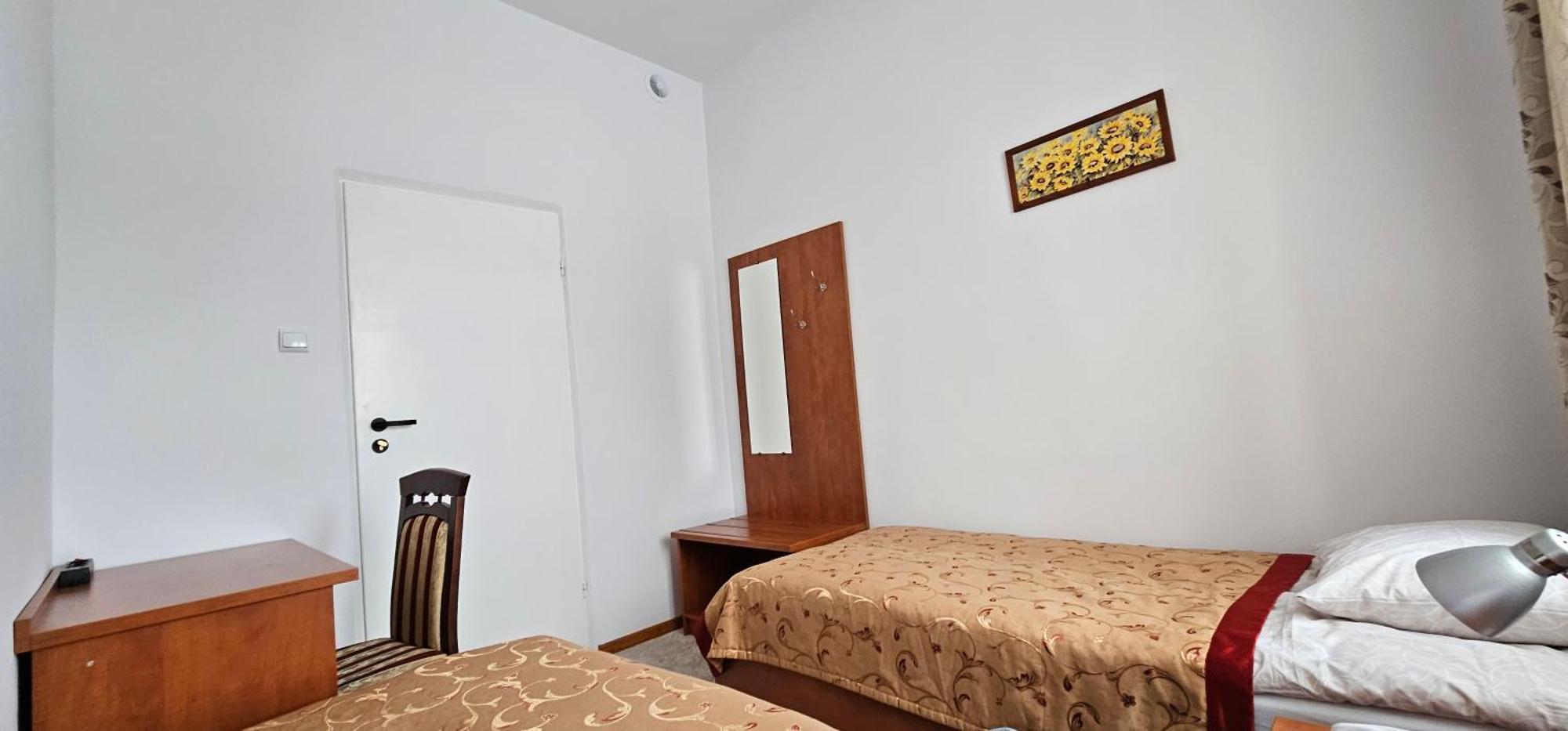Rest Hostel Airport Modlin นอวือ ดวูร์ มาซอเวียซกี ภายนอก รูปภาพ