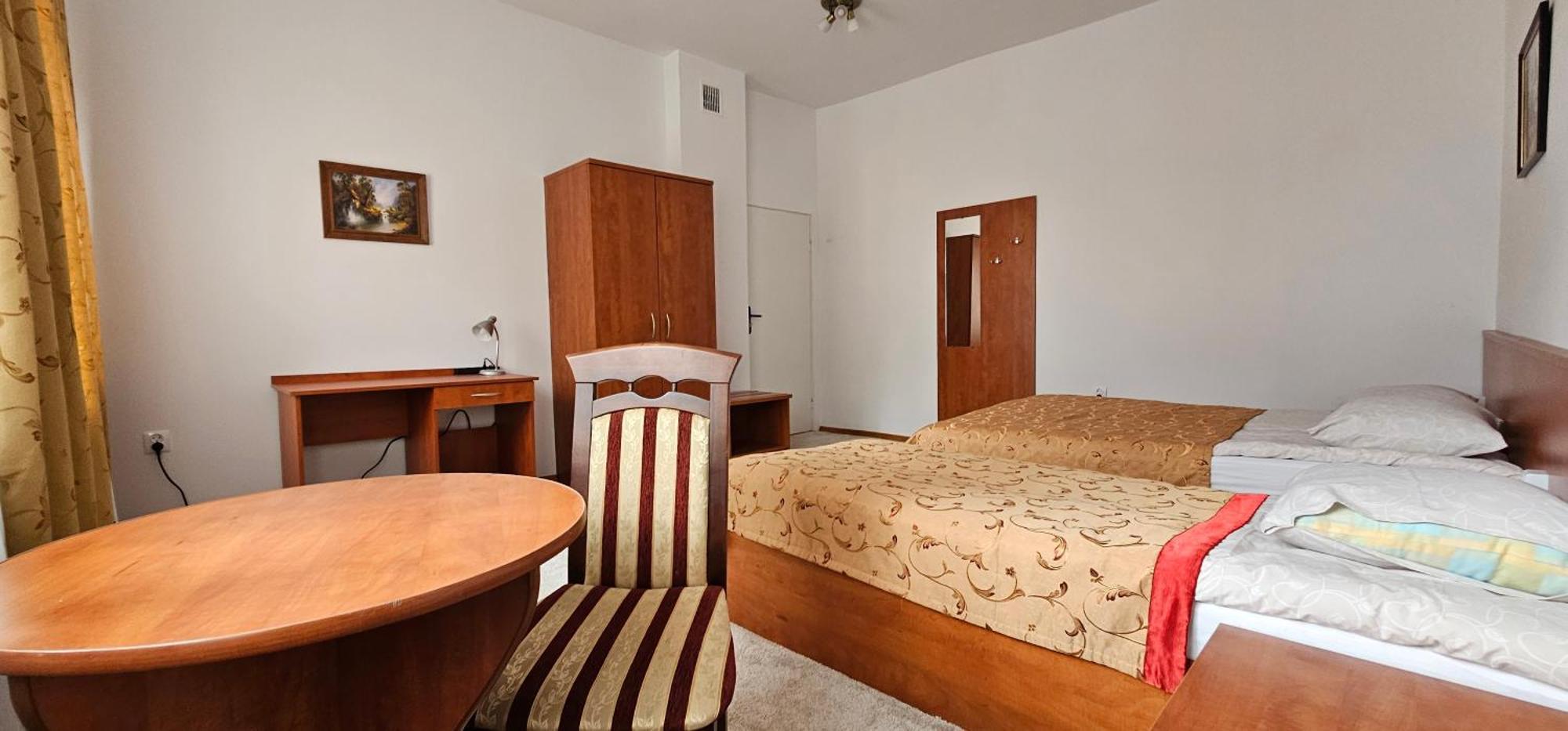 Rest Hostel Airport Modlin นอวือ ดวูร์ มาซอเวียซกี ภายนอก รูปภาพ