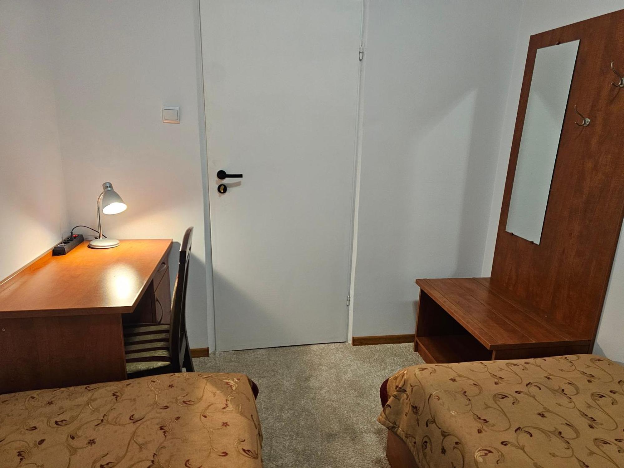 Rest Hostel Airport Modlin นอวือ ดวูร์ มาซอเวียซกี ภายนอก รูปภาพ
